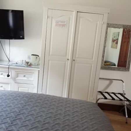 J And J Guest House Ballycastle Esterno foto
