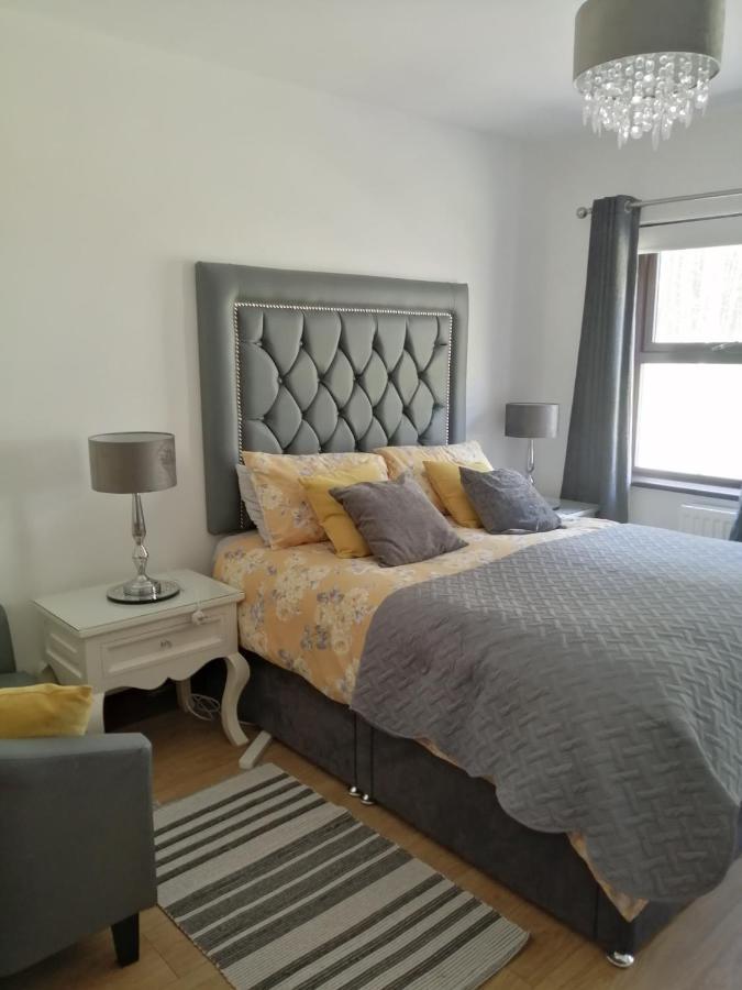 J And J Guest House Ballycastle Esterno foto