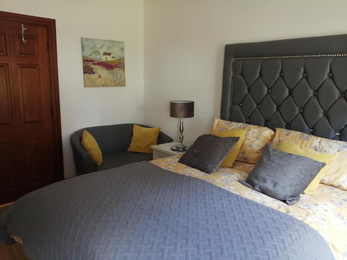J And J Guest House Ballycastle Esterno foto