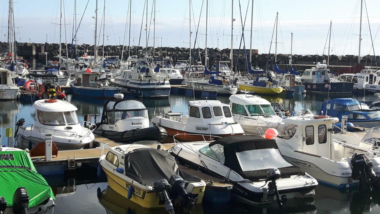 J And J Guest House Ballycastle Esterno foto