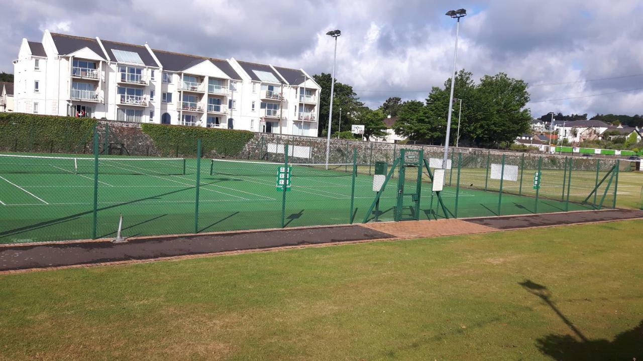 J And J Guest House Ballycastle Esterno foto